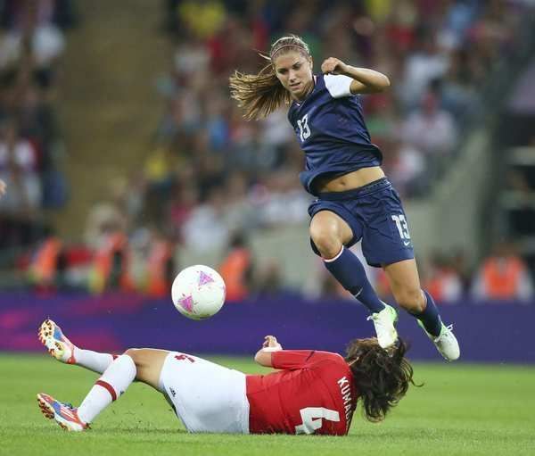 Tackle in scivolata, calcio femminile